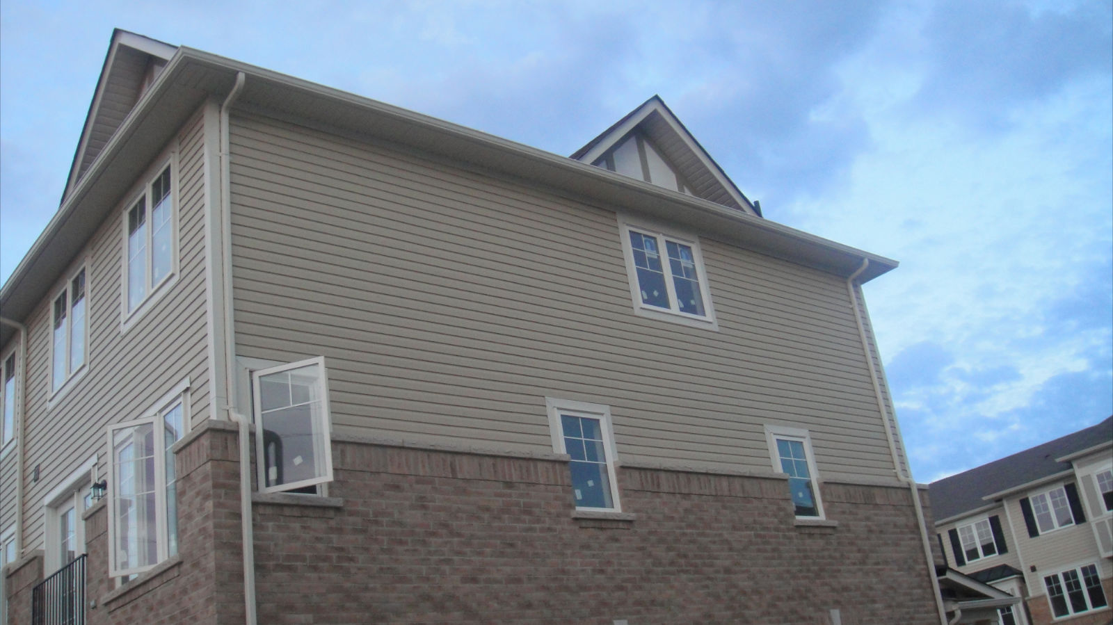 Siding Toronto, Mississauga, Oakville & GTA Century Aluminum
